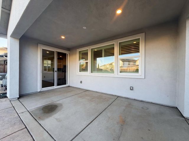 8292 Triplefin Way, Elk Grove, CA 95757