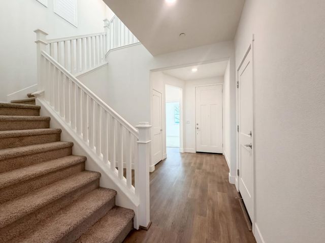 8292 Triplefin Way, Elk Grove, CA 95757