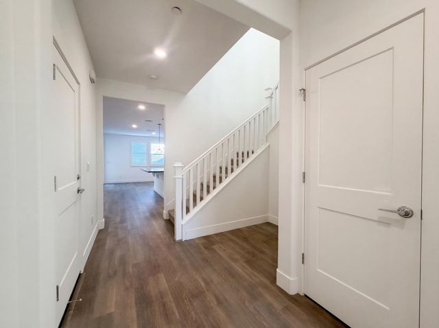 8292 Triplefin Way, Elk Grove, CA 95757