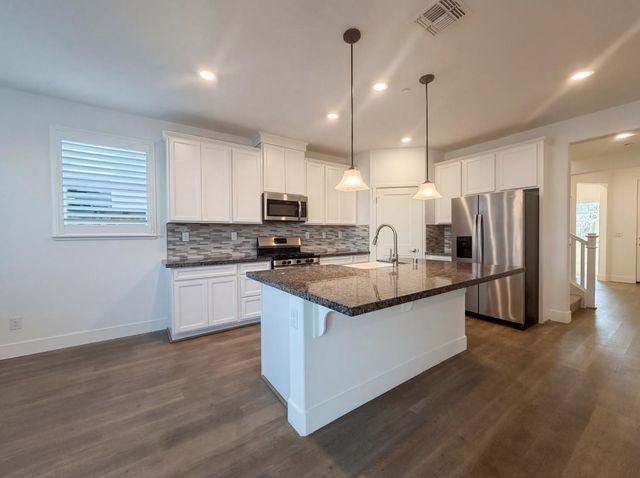 8292 Triplefin Way, Elk Grove, CA 95757