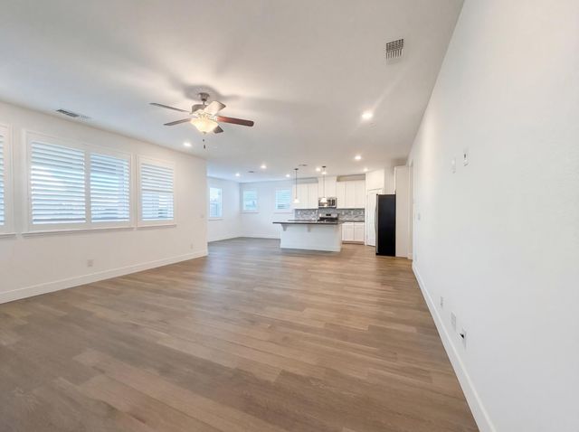 8292 Triplefin Way, Elk Grove, CA 95757