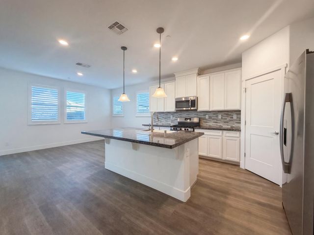 8292 Triplefin Way, Elk Grove, CA 95757