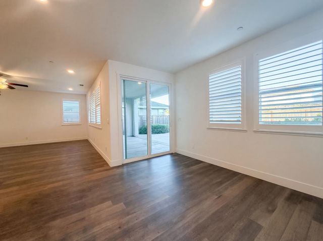 8292 Triplefin Way, Elk Grove, CA 95757