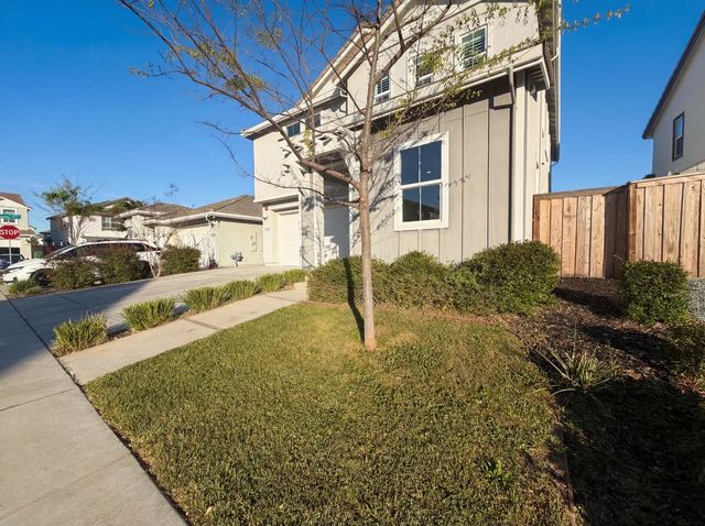 8292 Triplefin Way, Elk Grove, CA 95757
