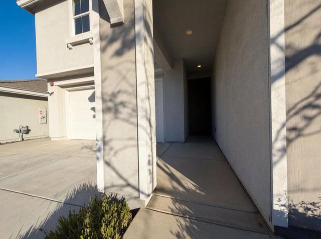 8292 Triplefin Way, Elk Grove, CA 95757