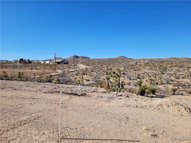 1045 W Middle Point Drive, Meadview, AZ 86444