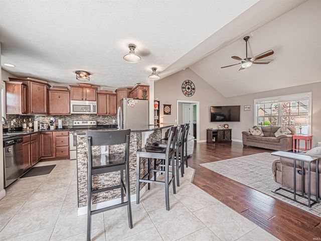 8802 Wynnfield Drive, Evansville, IN 47725