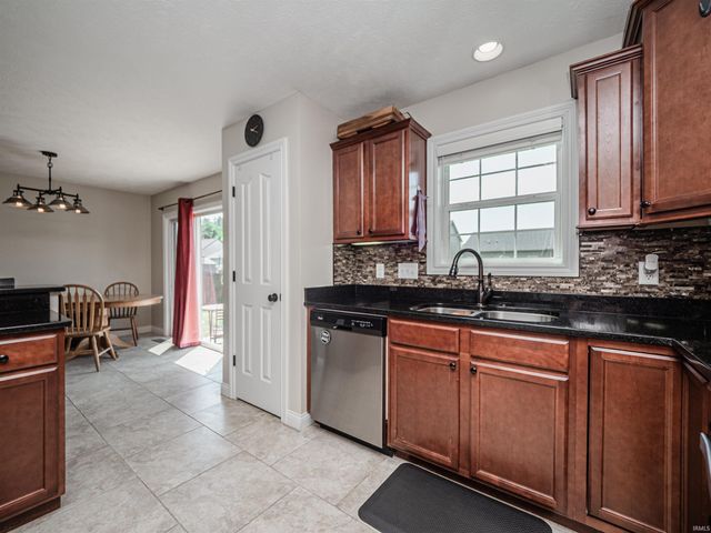 8802 Wynnfield Drive, Evansville, IN 47725