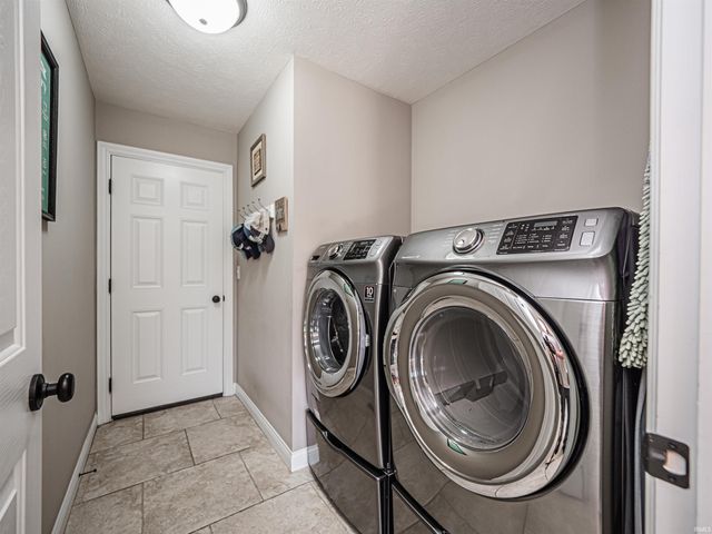 8802 Wynnfield Drive, Evansville, IN 47725