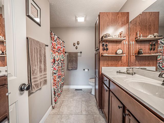 8802 Wynnfield Drive, Evansville, IN 47725