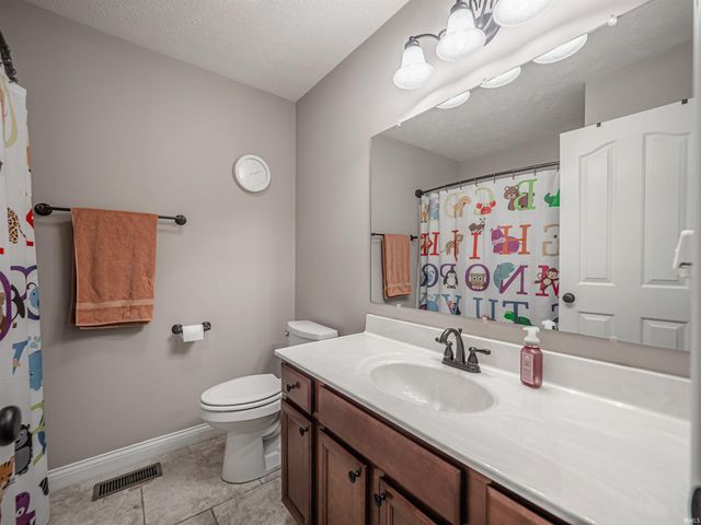8802 Wynnfield Drive, Evansville, IN 47725
