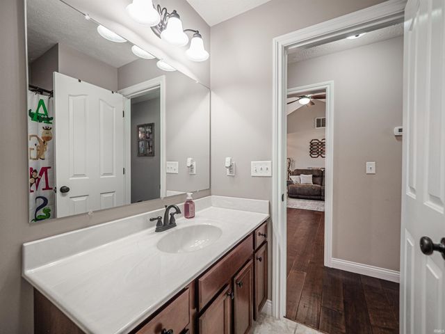 8802 Wynnfield Drive, Evansville, IN 47725