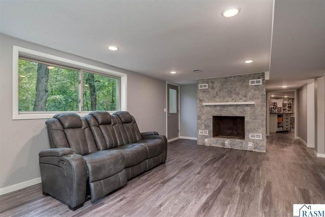 373 Carol Court, North Mankato, MN 56003
