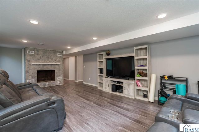 373 Carol Court, North Mankato, MN 56003
