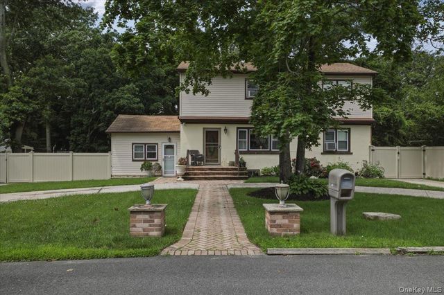 485 Lockwood Drive, Shirley, NY 11967