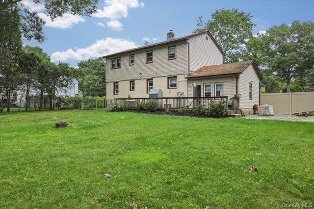 485 Lockwood Drive, Shirley, NY 11967
