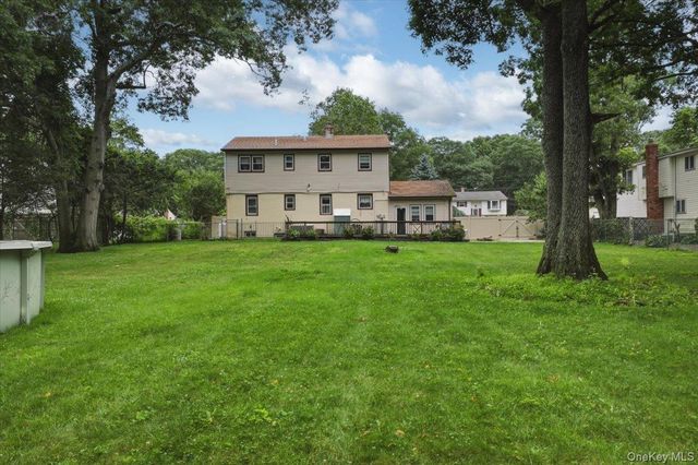 485 Lockwood Drive, Shirley, NY 11967