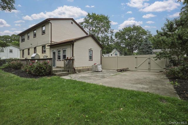 485 Lockwood Drive, Shirley, NY 11967