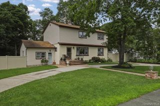 485 Lockwood Drive, Shirley, NY 11967