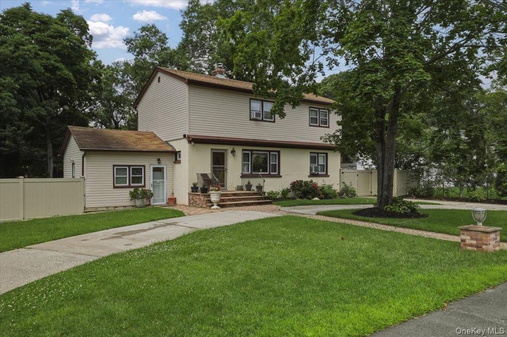 485 Lockwood Drive, Shirley, NY 11967