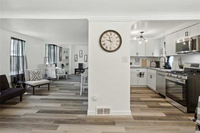 8411 Hugh Street, Westland, MI 48185