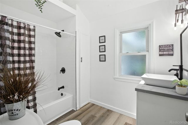 8411 Hugh Street, Westland, MI 48185