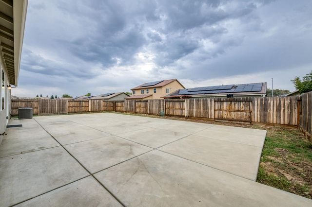 7216 E University Avenue, Fresno, CA 93737