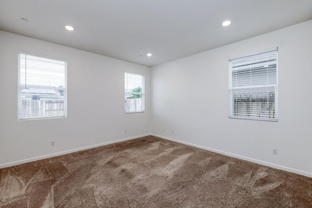 7216 E University Avenue, Fresno, CA 93737