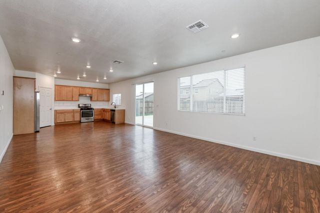 7216 E University Avenue, Fresno, CA 93737