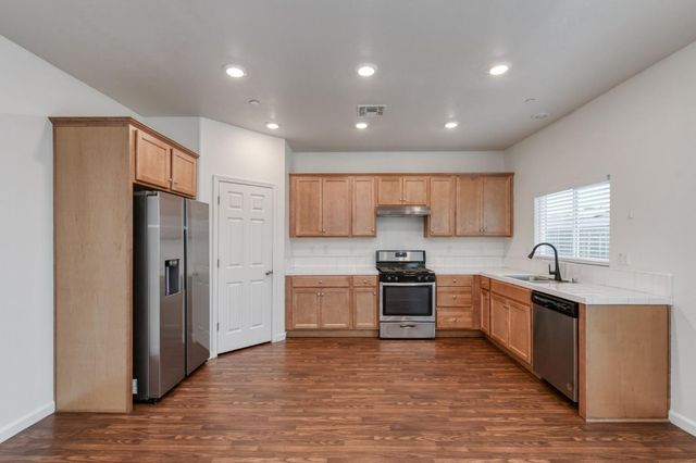 7216 E University Avenue, Fresno, CA 93737