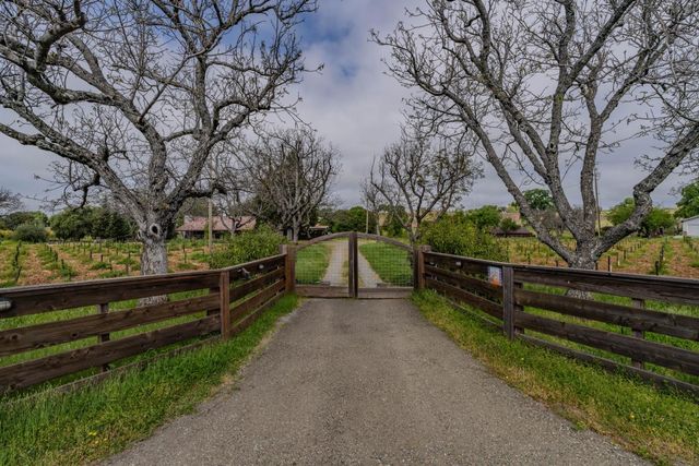 10801 Shenandoah Rd, Plymouth, CA 95669