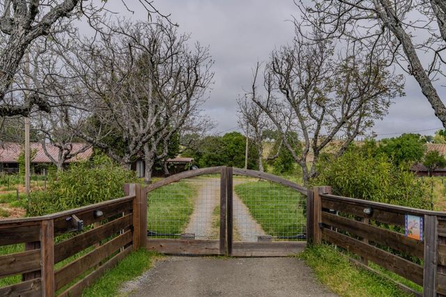 10801 Shenandoah Rd, Plymouth, CA 95669