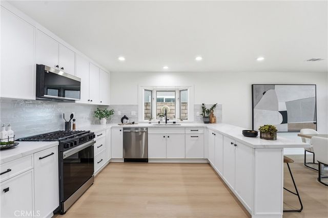 17915 Santa Olivia, Fountain Valley, CA 92708