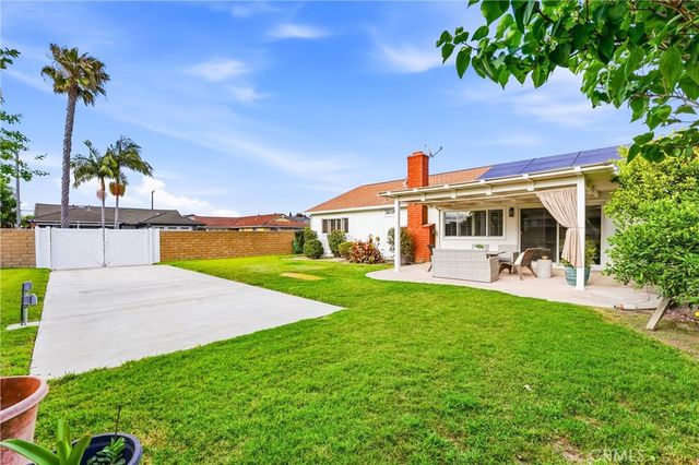 17915 Santa Olivia, Fountain Valley, CA 92708
