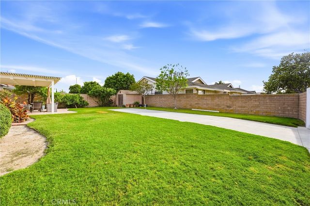 17915 Santa Olivia, Fountain Valley, CA 92708