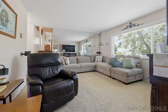625 Corona CT, Vista, CA 92081