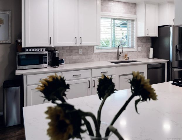 625 Corona CT, Vista, CA 92081