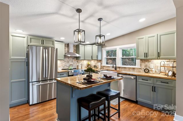 116 Samantha Drive, Fairview, NC 28730