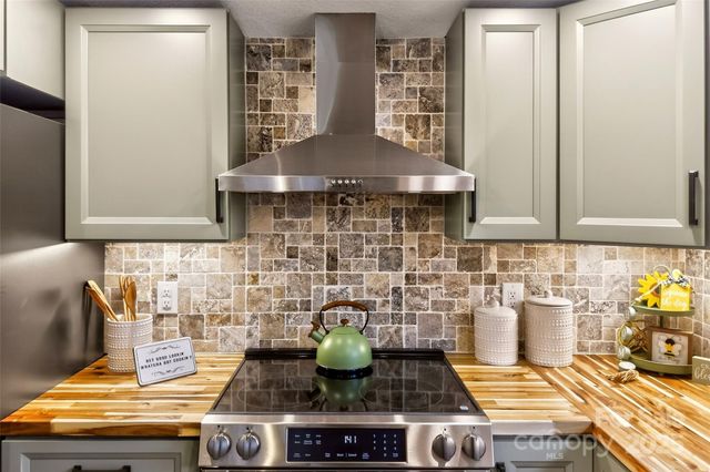 116 Samantha Drive, Fairview, NC 28730