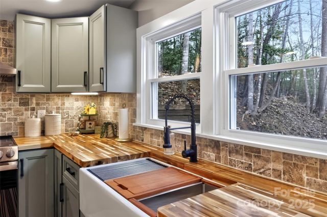 116 Samantha Drive, Fairview, NC 28730