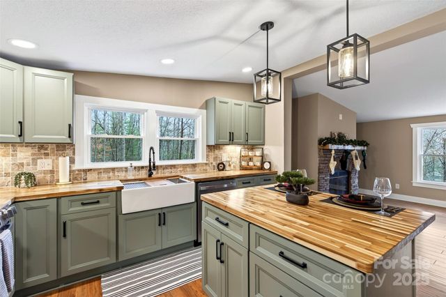 116 Samantha Drive, Fairview, NC 28730