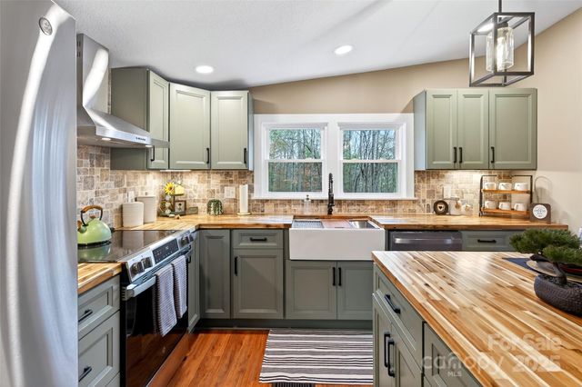 116 Samantha Drive, Fairview, NC 28730