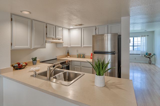 3301 Monroe Street NE UNIT B17, Albuquerque, NM 87110