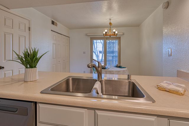 3301 Monroe Street NE UNIT B17, Albuquerque, NM 87110