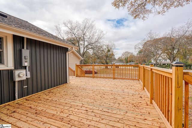 530 W Hayne Street, Woodruff, SC 29388