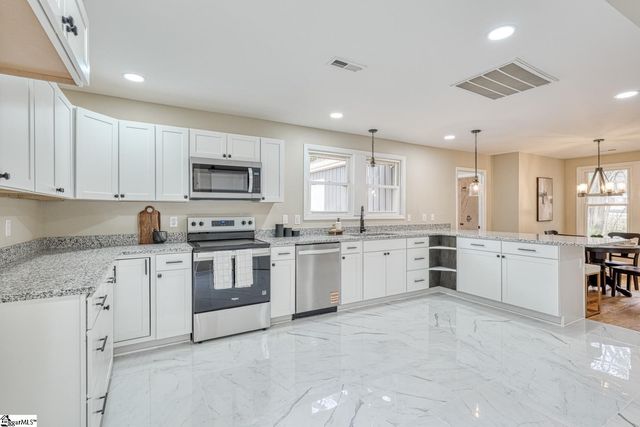 530 W Hayne Street, Woodruff, SC 29388