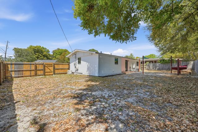 10 Overstreet Drive, Mary Esther, FL 32569