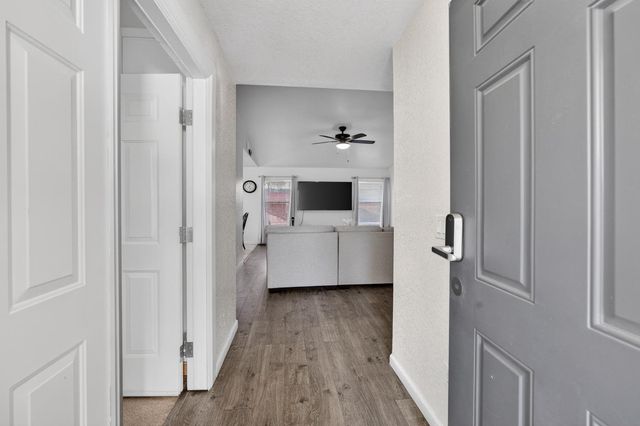 9067 La Maison Cir, Sacramento, CA 95829