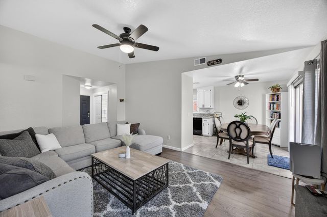 9067 La Maison Cir, Sacramento, CA 95829