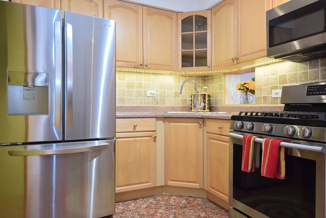 4600 River Road C2, Schiller Park, IL 60176